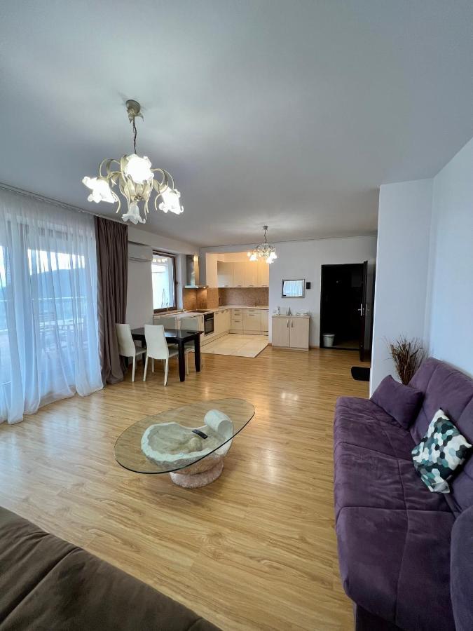 #3 Coroni Seasons Apart Braşov Exterior foto