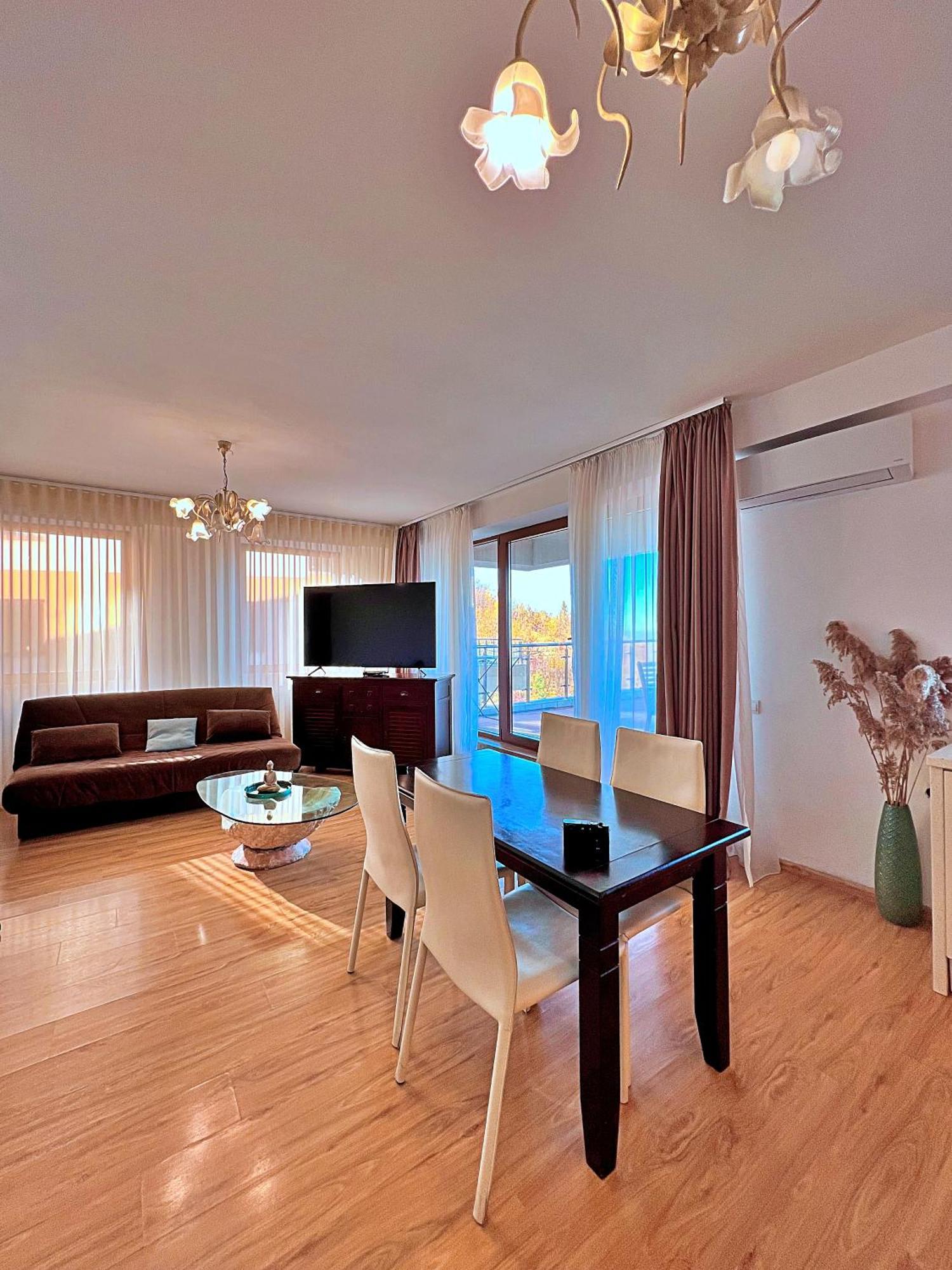#3 Coroni Seasons Apart Braşov Exterior foto