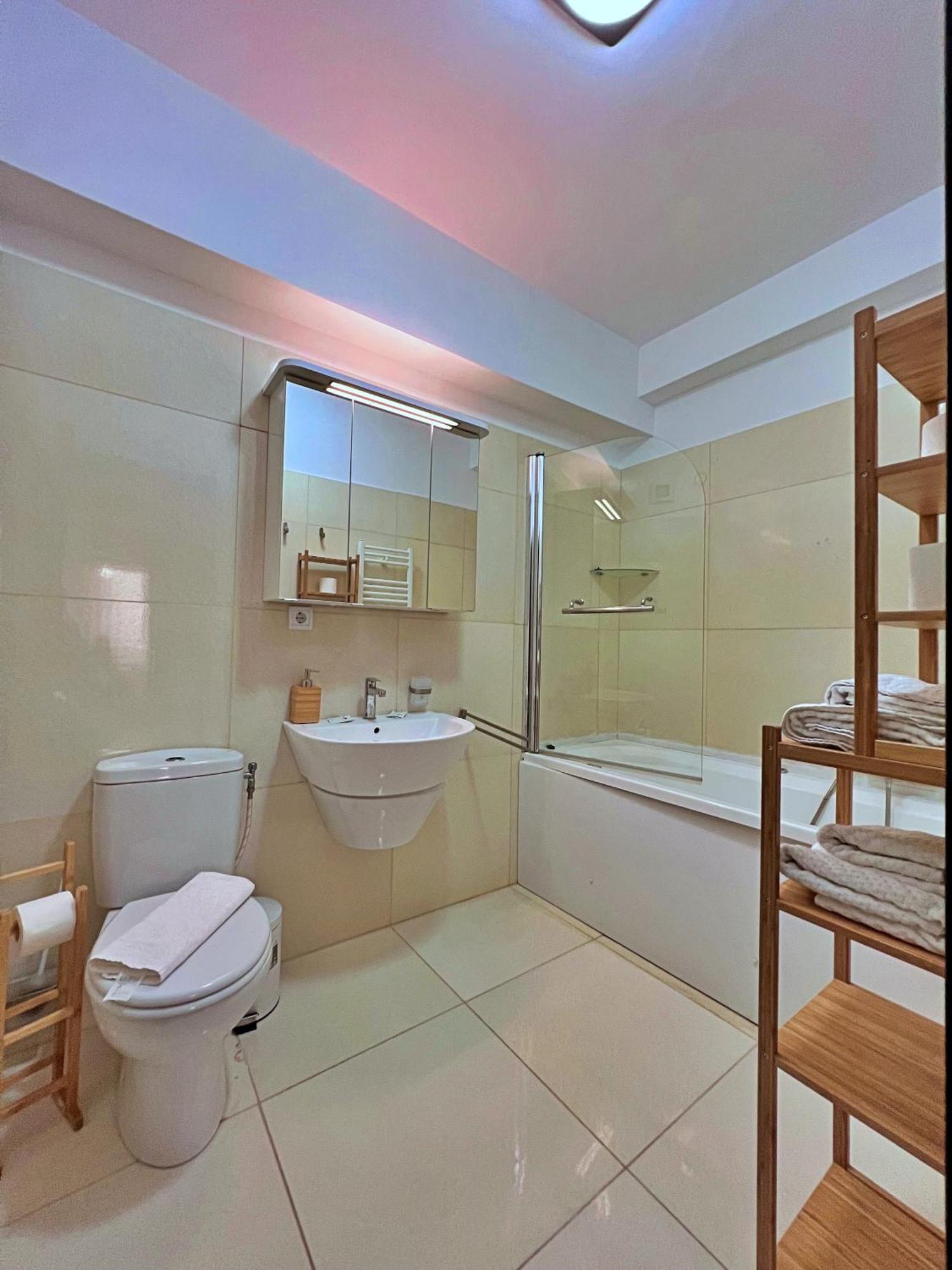 #3 Coroni Seasons Apart Braşov Exterior foto